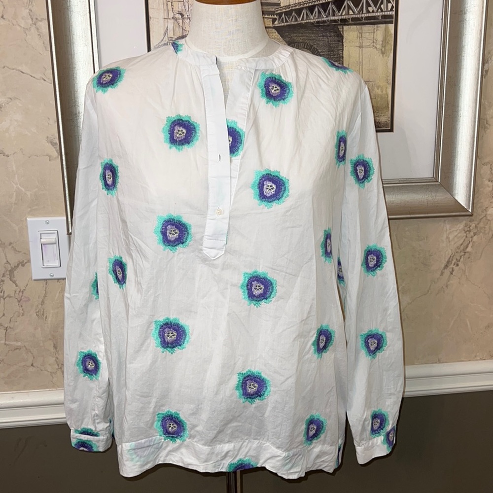 0039 Italy White Long Sleeves Flower Embroidery size Medium